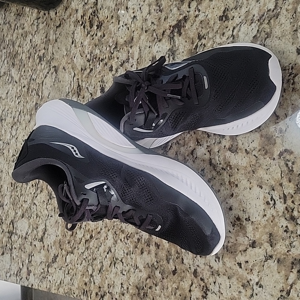 Women's Saucony Guide 15 Running shoe wide width size 11 EUC